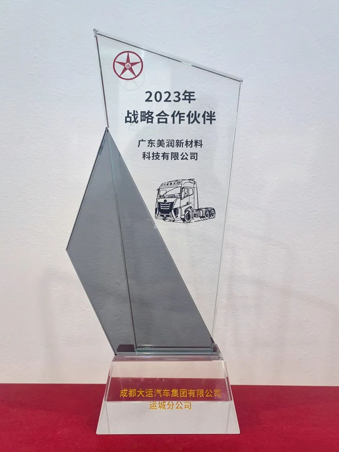 material rubber strip شريط مطاطي المواد