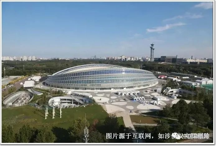 hand-operated window opener فتاحة النوافذ التي تعمل باليد