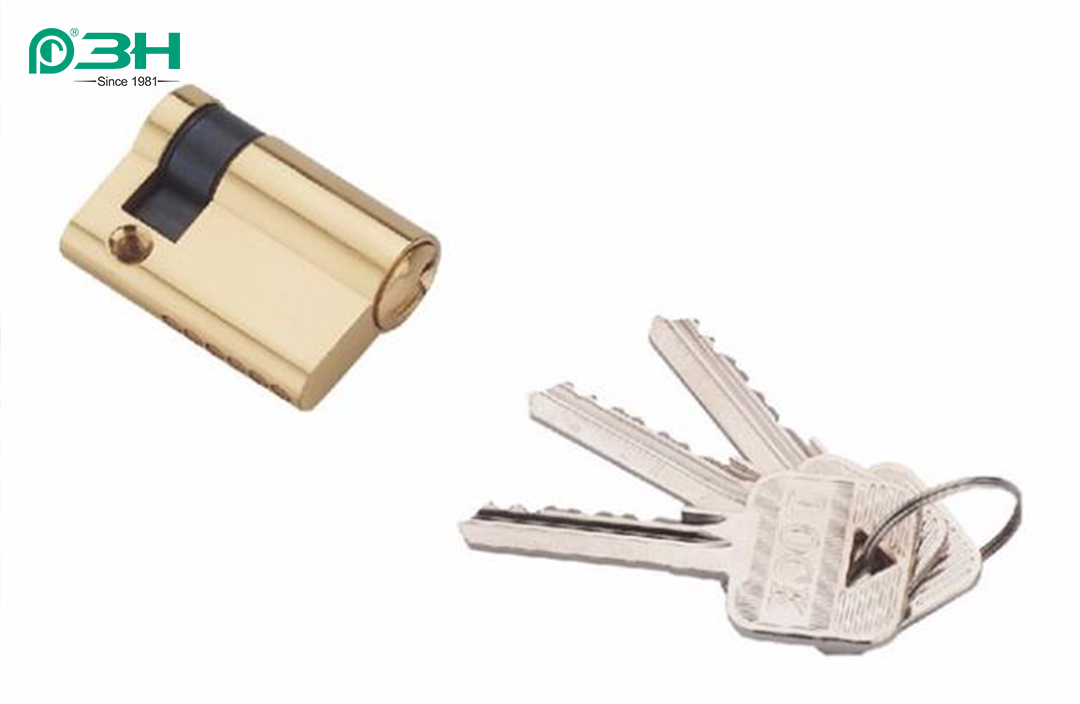 اسطوانة قفل الباب