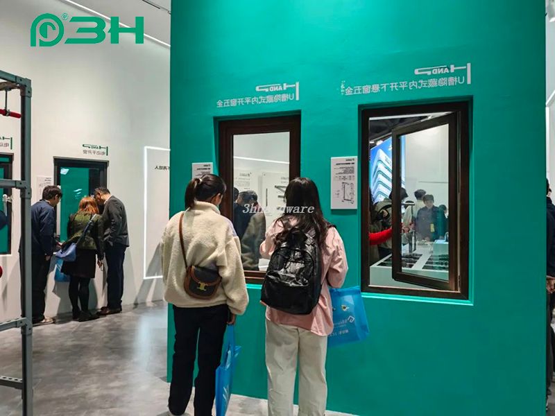 معرض الأجهزة الزجاجية 55