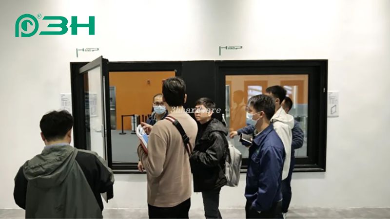 معرض الأجهزة الزجاجية 111