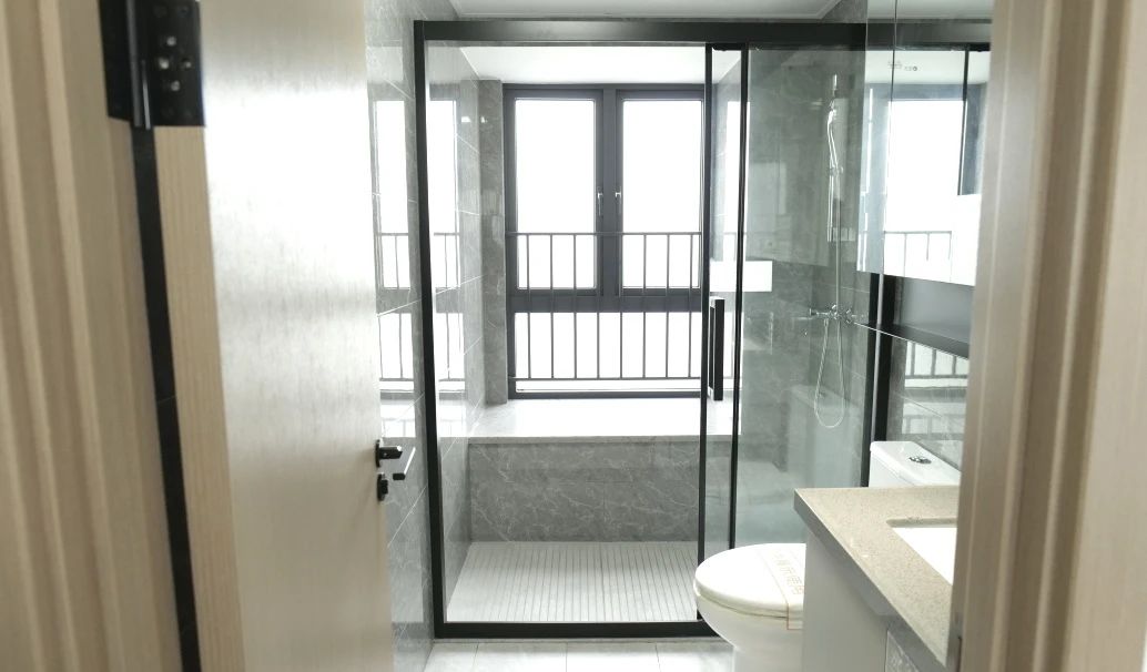 الأجهزة نافذة الباب