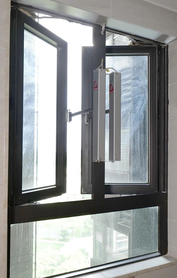 فتحت النافذة